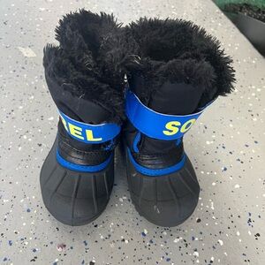 Sorrel snow boots